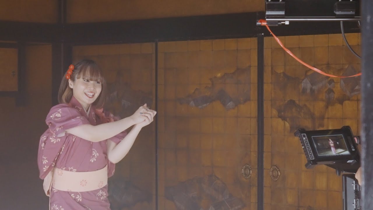 【au三太郎】＠小豆、ダンス撮影風景メイキング＆爆笑インタビュー　“かぐや姫”有村架純、ハニカミながら一生懸命ダンス　お正月新CM「ココロ、オドルほうで。」篇メイキング＆インタビュー