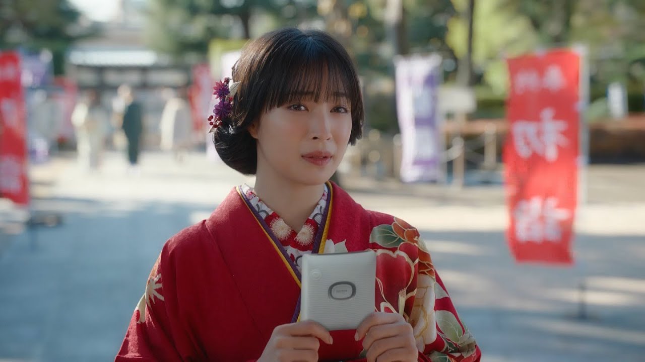 広瀬すず  富士フイルム 「お正月を写そう♪2023 チェキ 村神様と初詣」篇 TVCM