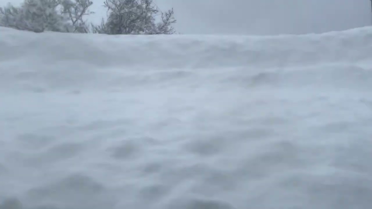 段原一詞の続く雪の壁