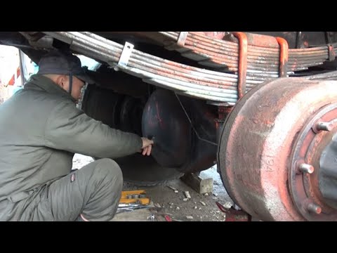 いすゞ810…デフオイルはどこへ…桂田興業さんご所有トラックの何気ない整備風景