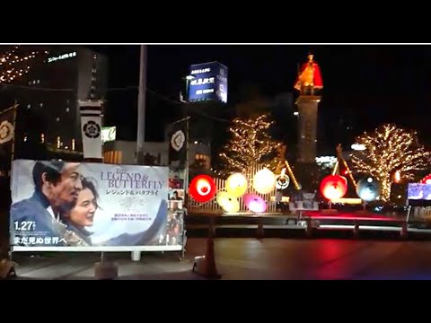 【木村拓哉さん・伊藤英明さんに贈呈したものと同じデザインの和傘を展示】　レジェンドアンドバタフライ映画封切に合わせた企画　2023年1月26日（日）　JR岐阜駅北口広場にて