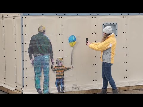 イタリアのアーティスト「ＴＶＢｏｙ」、キーウで勇気を与える壁画