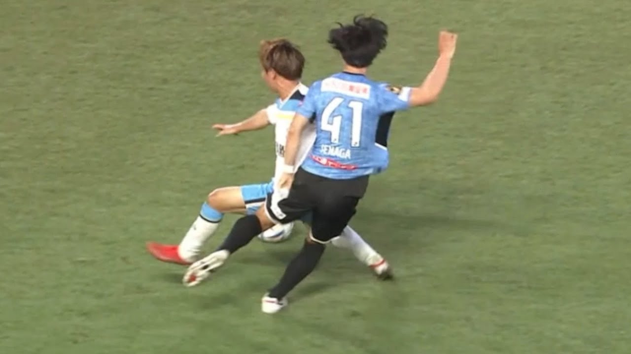 金子にボール取られキレる家長昭博