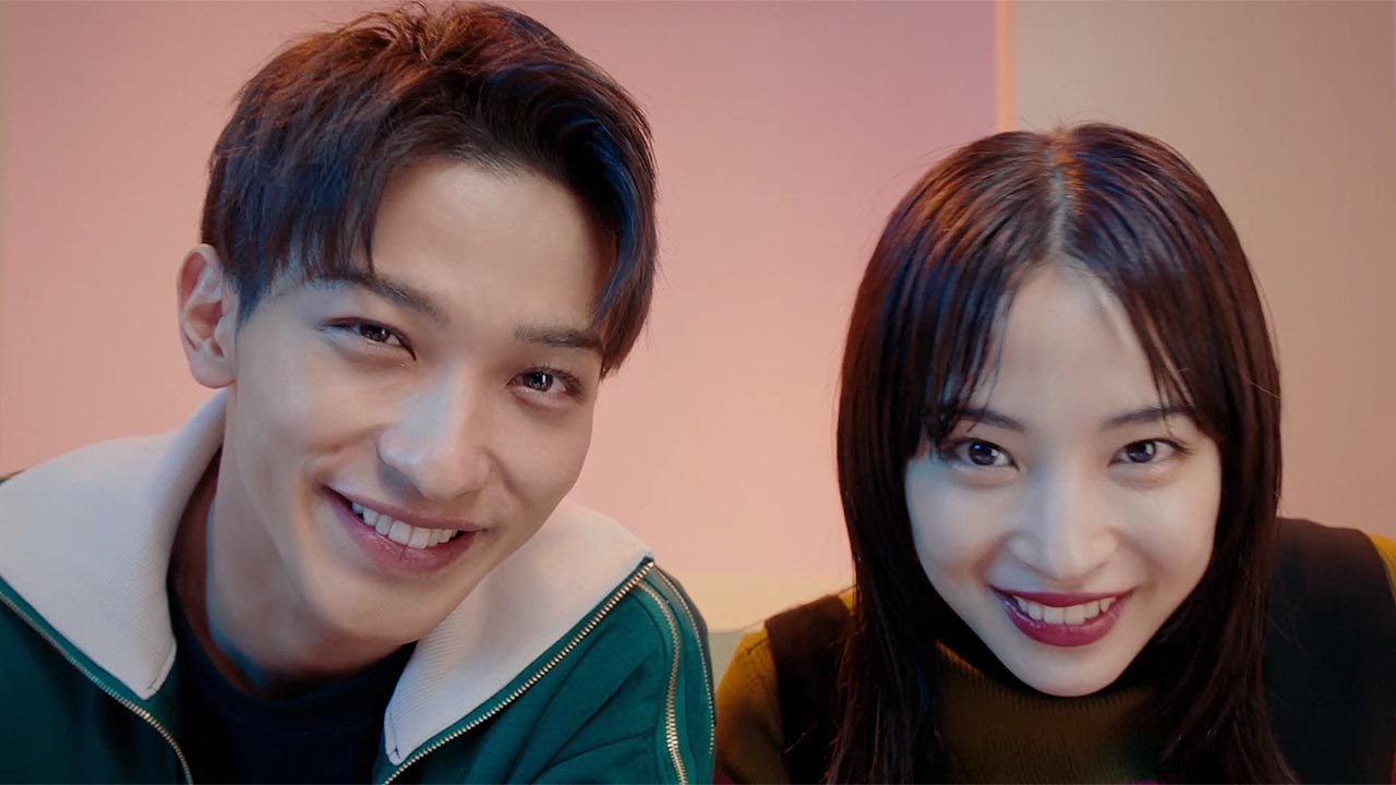 広瀬すず＆横浜流星、一緒にトリック写真撮影！　サプライズに無邪気な笑顔も　CM曲は緑黄色社会「Don!!」　富士フイルム「INSTAX Link」シリーズ新CM