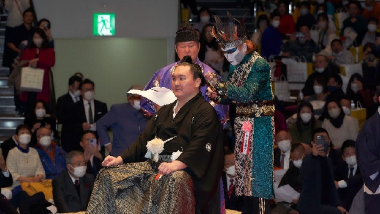 元白鵬、断髪式でGACKT、関口メンディー、デーモン閣下らがはさみ　涙で大銀杏に別れ