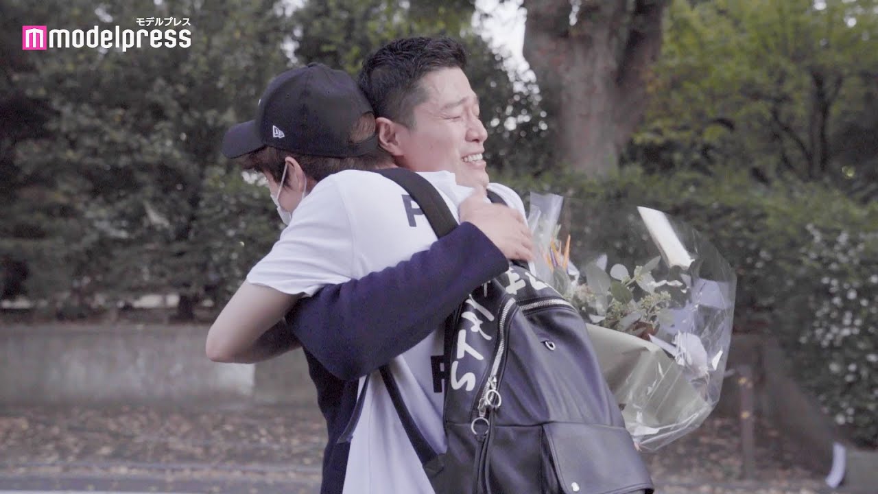 鈴木亮平、クランクアップの宮沢氷魚サプライズ登場で涙のハグ！ 映画『エゴイスト』メイキング＋キャストインタビュー