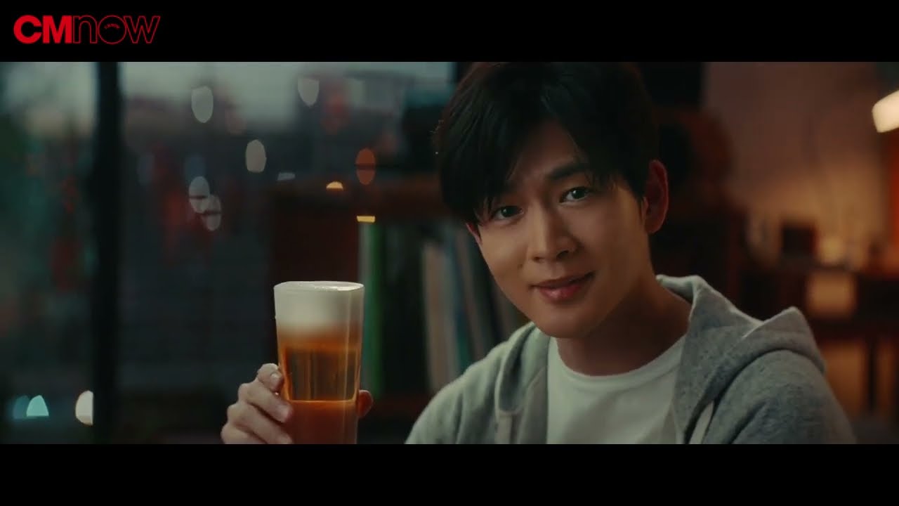 松下洸平さんが 『アサヒ生ビール』 の CM ソング 『 元気を出して 』 を口ずさむ姿にも注目！ 「アサヒ生ビール ただいまとおつかれ生です篇」 30秒編