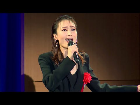 望海風斗、「I Miss The Mountains」を生披露 「ネクスト・トゥ・ノーマル」劇中歌、「第30回 読売演劇大賞」で優秀女優賞(贈賞式 第30回読売演劇大賞／望海風斗）