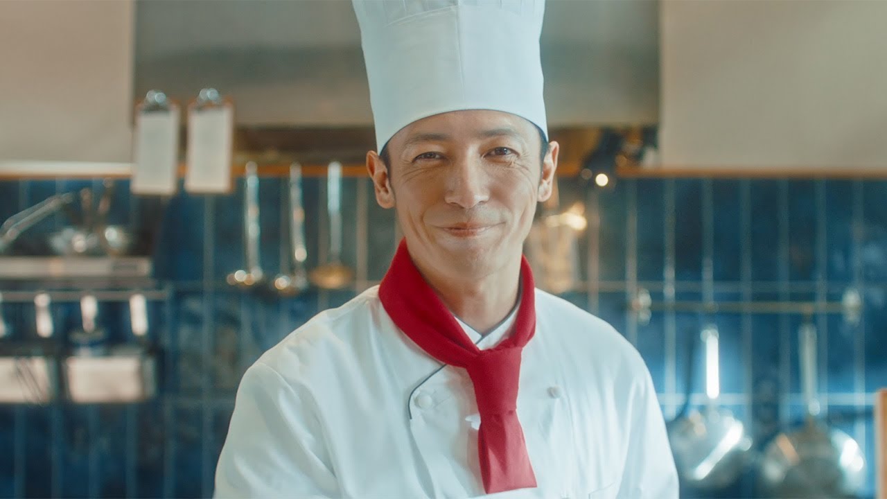 玉木宏、爽やかシェフ姿でパスタ振る舞う　江崎グリコ「SUNAO」新CM「ビストロSUNAO」編