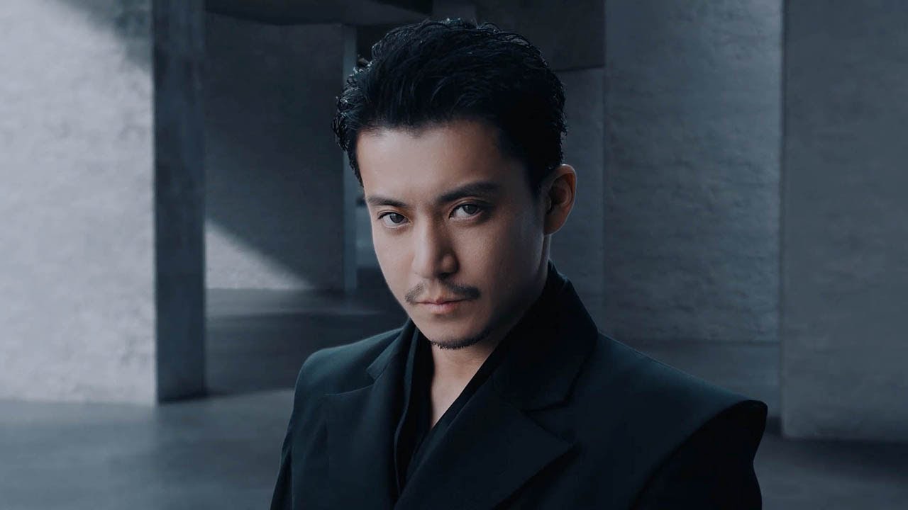 小栗旬、真っ黒な衣装が印象的　クールな“レグザの化身”に　レグザ新CM「レグザの化身　CHAPTER2」編