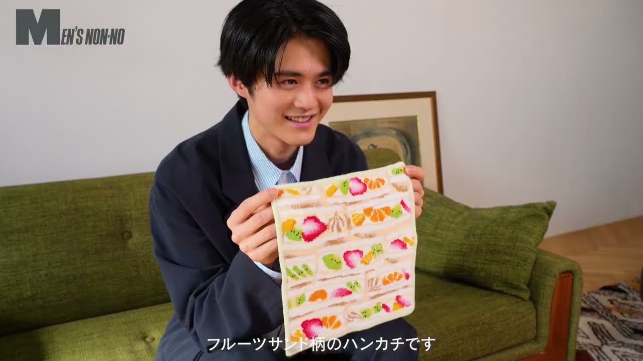 鈴鹿央士がギフトに選んだハンカチはどの柄か？「ラブラリー バイ フェイラー」でセレクト【SPECIAL INTERVIEW】