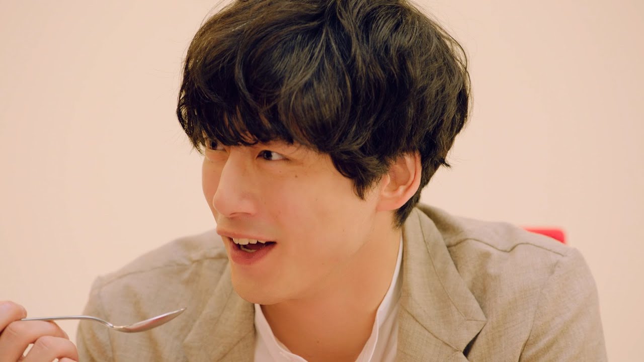 S&B赤缶カレーパウダールウ_赤缶鼎談坂口健太郎編15秒