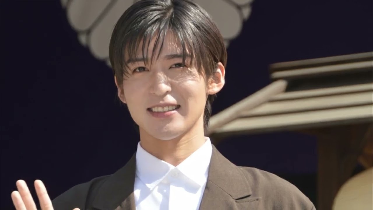 目黒蓮（Snow Man）、映画『わた婚』で共演した俳優・渡邊圭祐との“レアな”ツーショット写真を公開
