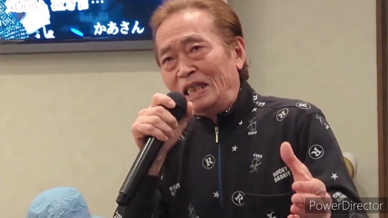 [かあさんへ]縁歌会の遠藤憲一さん似方が熱唱しました。