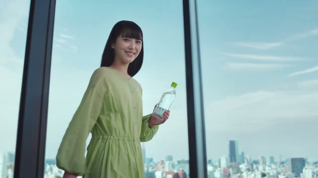 【い･ろ･は･す】 天然水 阿部寛 浜辺美波 TVCM 「ごくごく自然に未来を変える水」篇 30秒 I Lohas TVCF