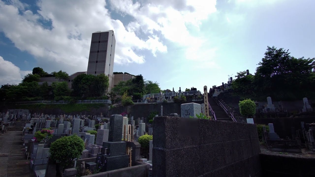 【4K】松田優作がスナイパーに狙撃されそうになるシーン - Yusaku Matsuda nearly sniped at by someone, May 1, 2023