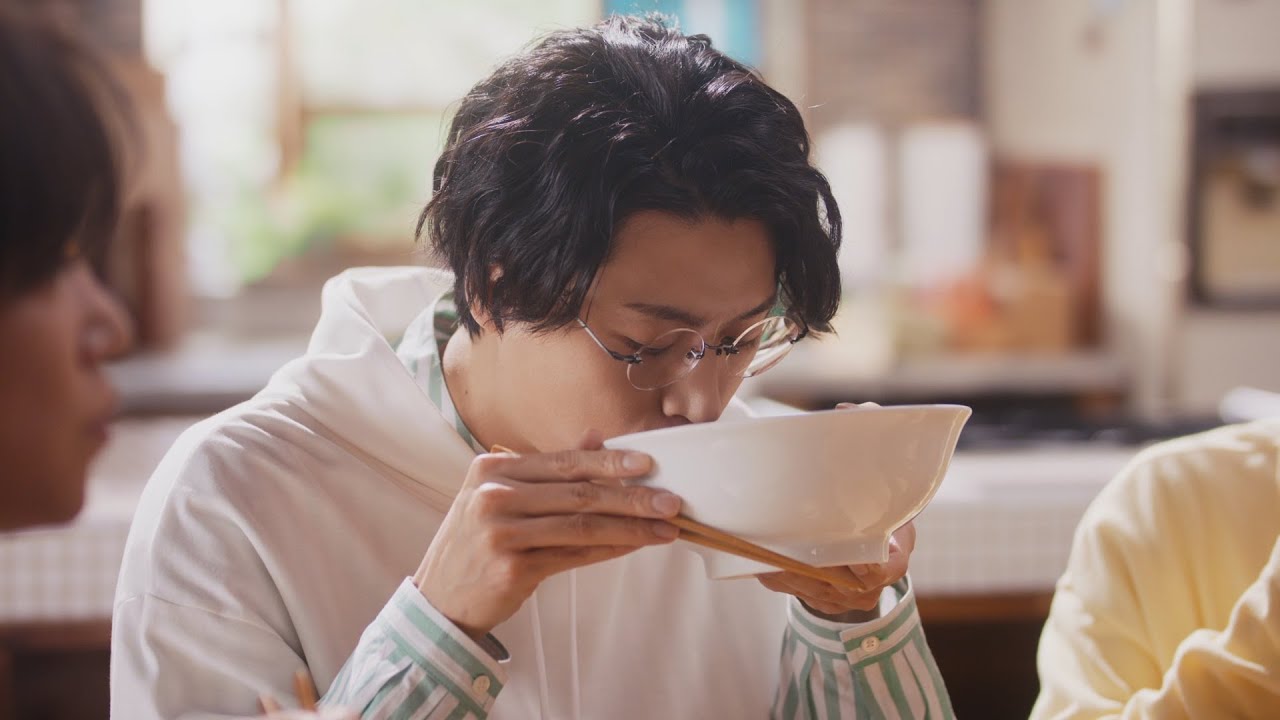 サッポロ一番ごま味「無性に食べたくなる」篇 15秒　出演：Kis-My-Ft2