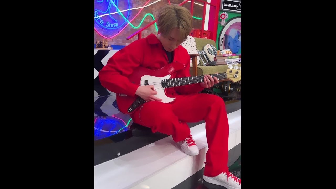 Snow Man・宮舘涼太、ベースで演奏中？「それスノ」絵になる姿とメンバーとのやり取りのギャップが可愛い