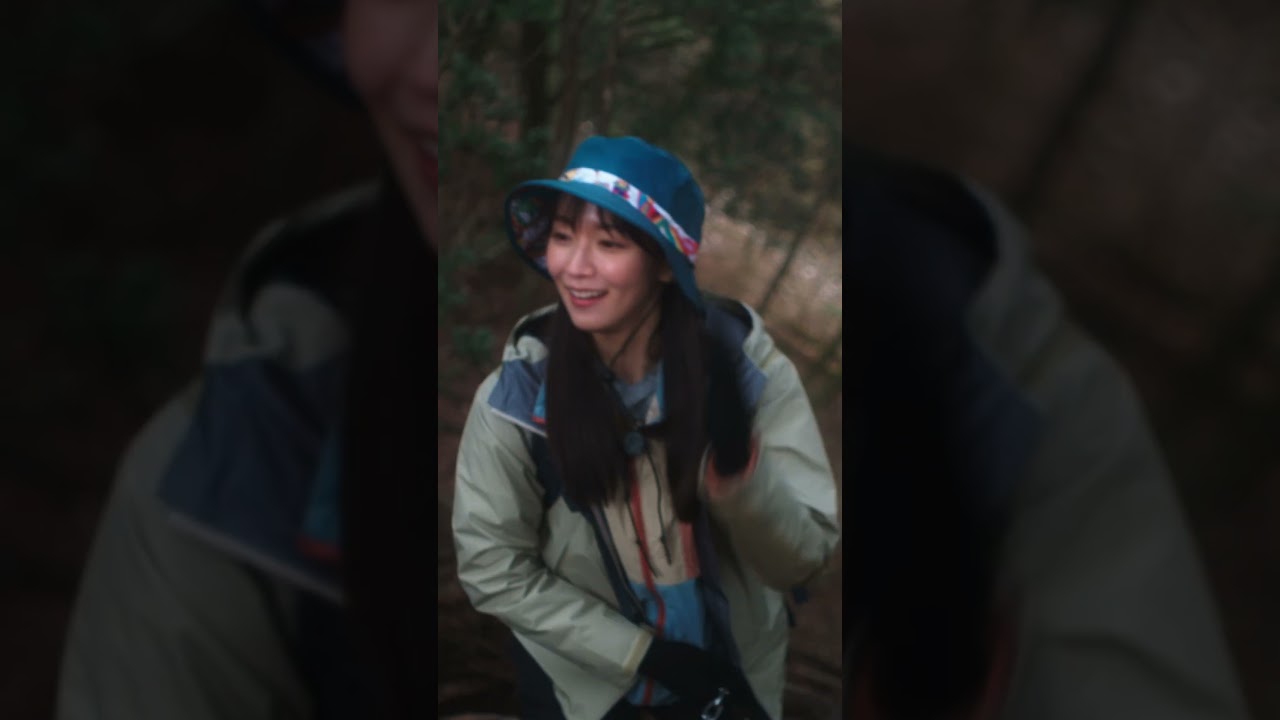 寝そべっちゃう井浦さんと気をつけて登る吉岡さん。#山歩しよう#吉岡里帆 #井浦新