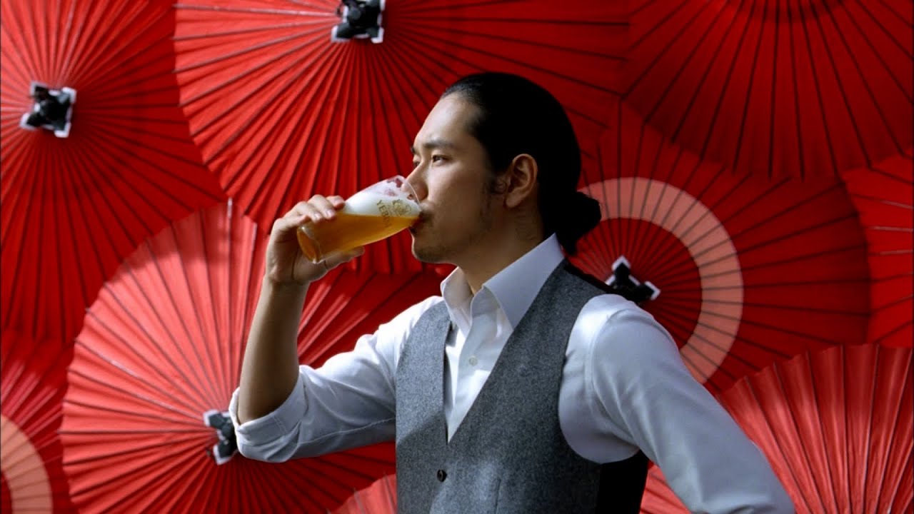 SAPPORO BEER Premium YEBISU CM 「傘づくし（松山ケンイチ）」篇 15秒