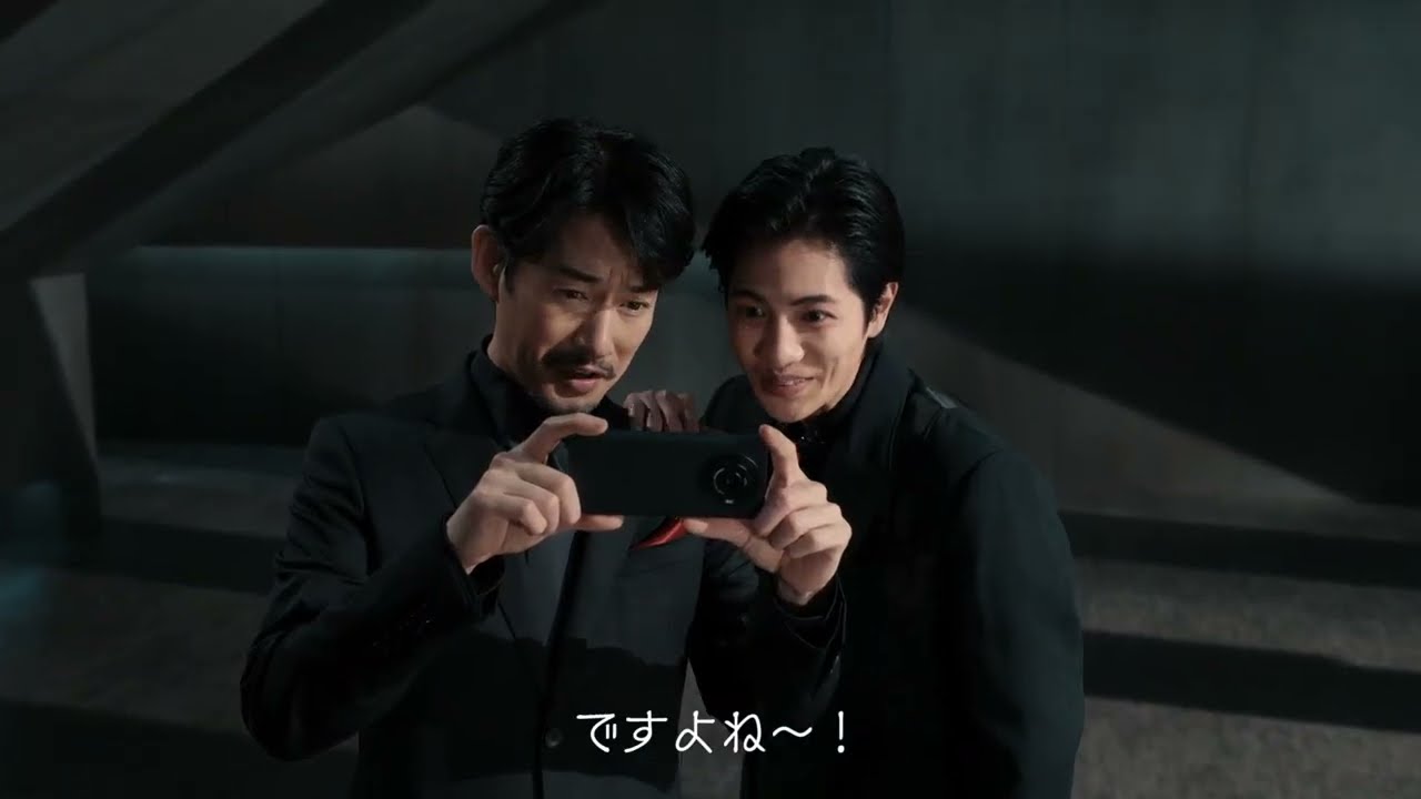 竹野内豊、志尊淳出演／シャープ新CM「AQUOS R8 pro ディスプレイ篇」