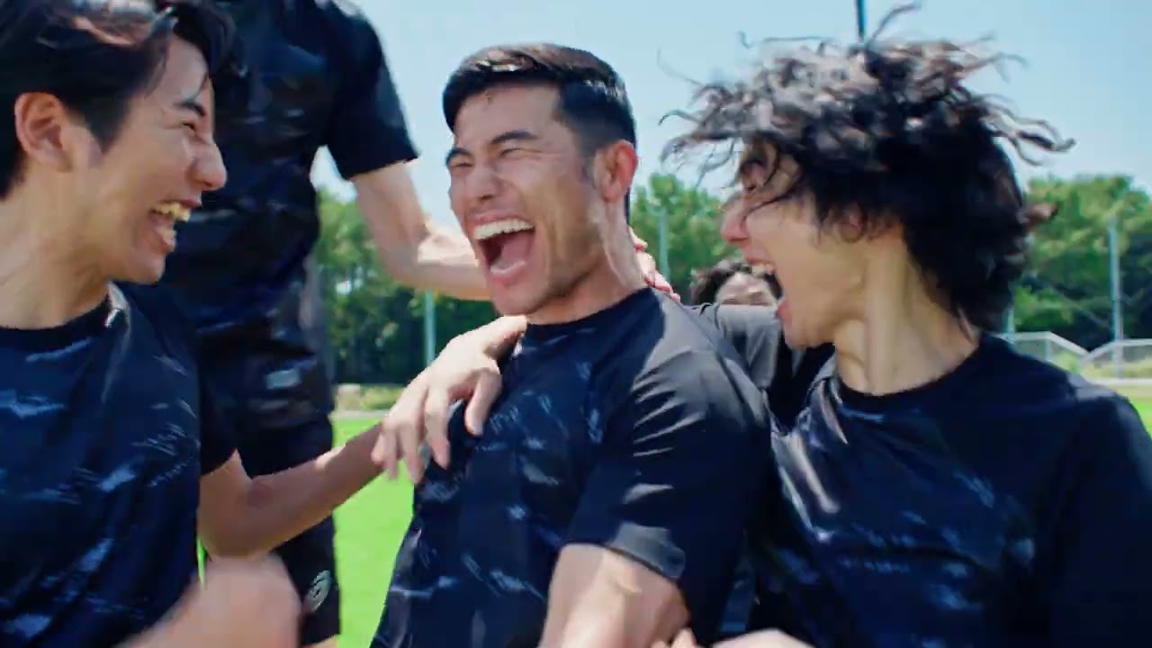 山﨑賢人、ツイスト腹筋運動の後「押忍」でキメ顔！「ザバス」新TV-CM