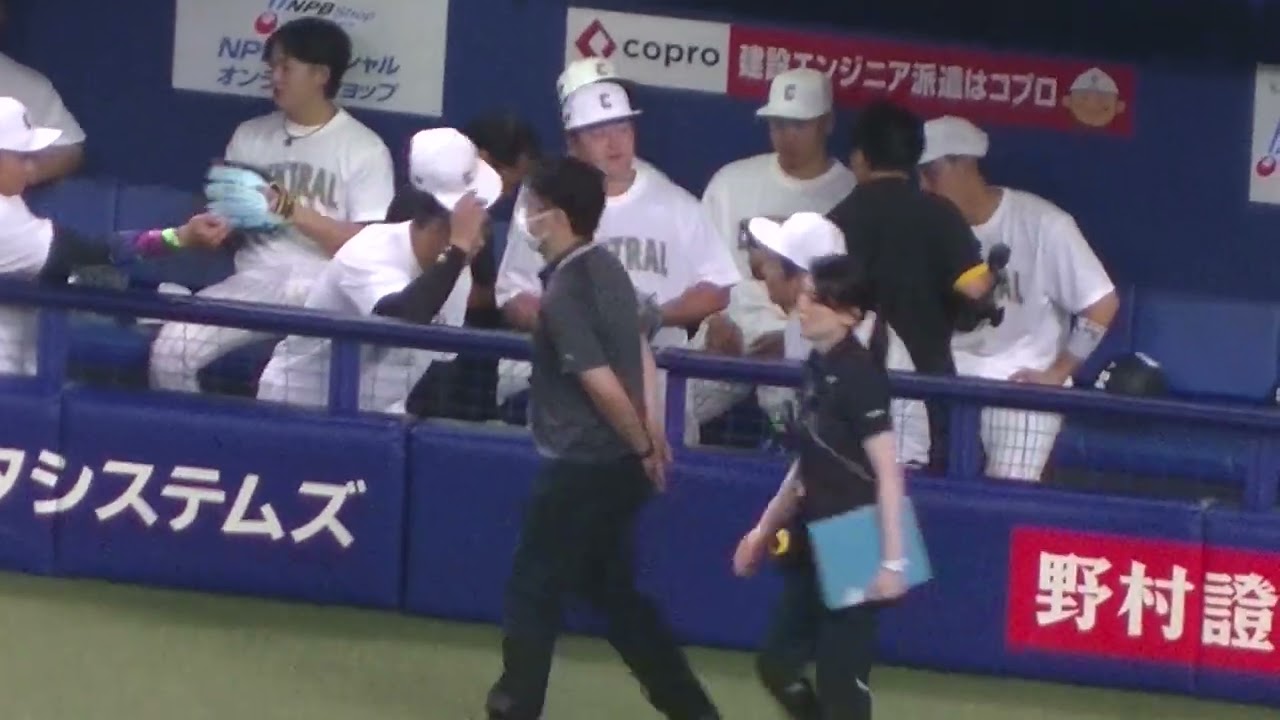 【仲良し】牧秀悟や佐野恵太とめっちゃニコやかに話す岡本和真〜オールスター第1戦2023年7月19日