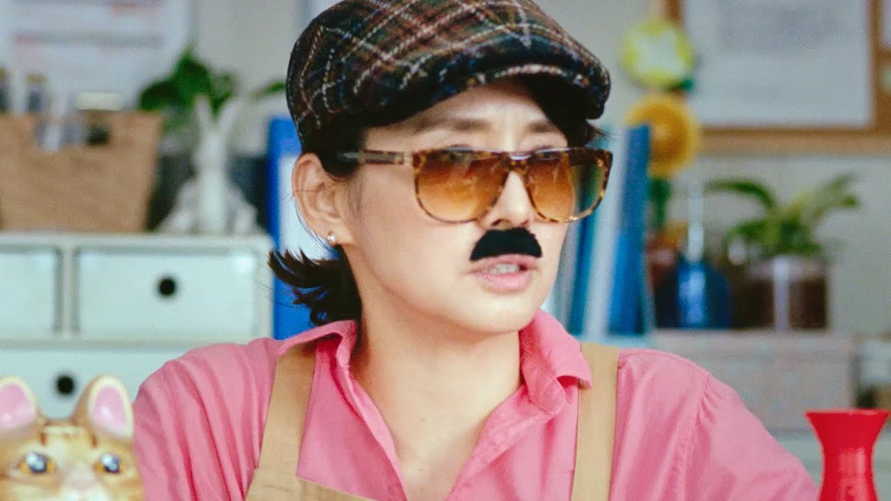 石田ゆり子、ちょびヒゲ姿で小澤征悦へ熱血演技指導!?／MEGA BIG CM