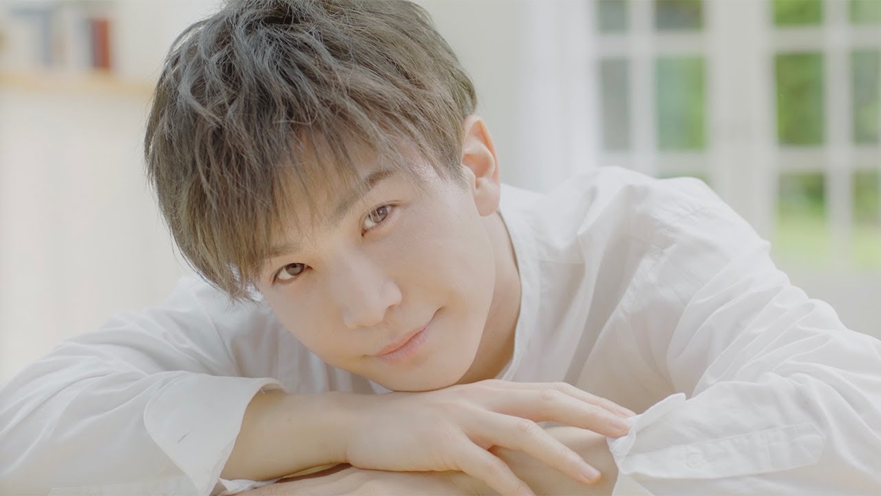 岩田剛典、優しいほほ笑みにドキッ！　新曲「モノクロの世界」採用　FFAS新ウェブCM「触りたくなる肌へ」