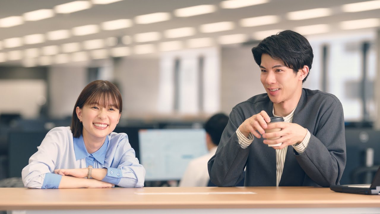 キャリア採用CM「なじんでる」篇30秒 芳根京子 柿澤勇人