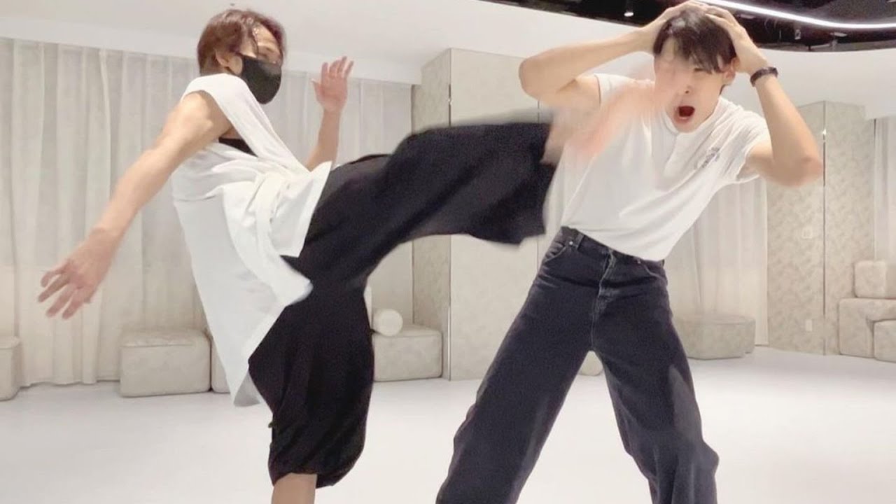 KAT-TUN・上田竜也、Snow Man・ラウールの背後から奇襲の一撃？お約束の背中担ぎにファン大喜び