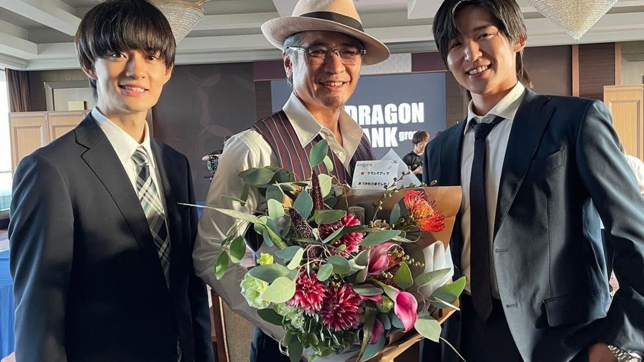 Snow Man・目黒蓮&佐野勇斗、吉川晃司のオールアップを祝福！絵になる「トリリオンゲーム」イケメントリオ