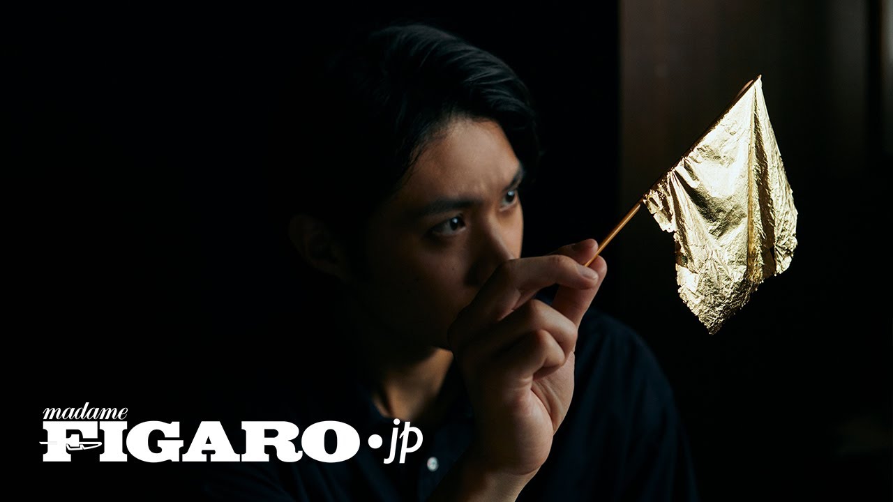 磯村勇斗が触れた、 ティファニーが未来へ繋ぐ金沢縁付金箔の伝統。