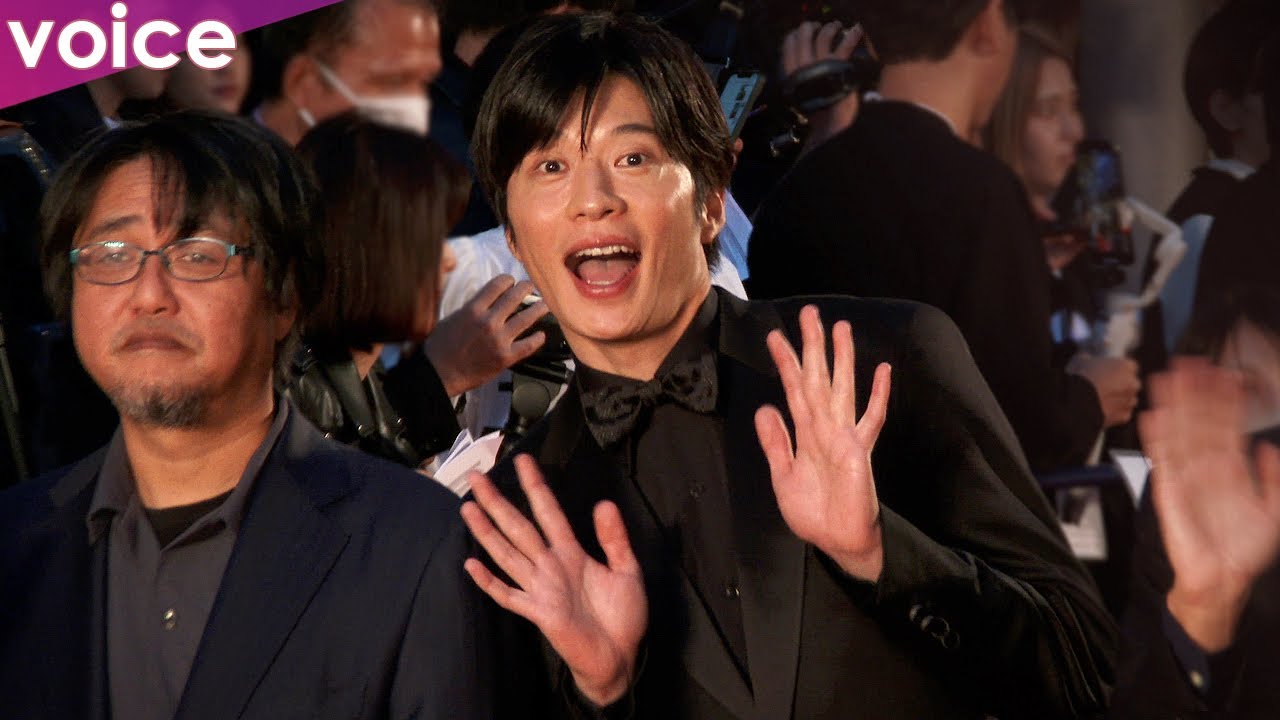 【東京国際映画祭】田中圭、愛嬌たっぷりフォトセッション　カメラ目線で満面の笑み　レッドカーペット