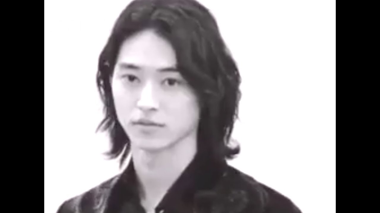 山﨑賢人スーパーモデル級のウォーキング！