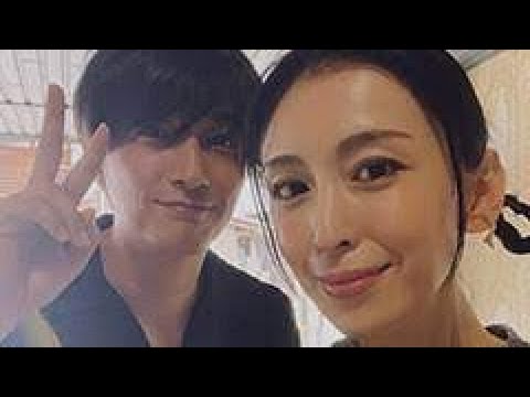 山口智子、愛車のポルシェを運転する夫・唐沢寿明を助手席から密着撮影　夫婦の姿に反響「何年たっても素敵すぎる」