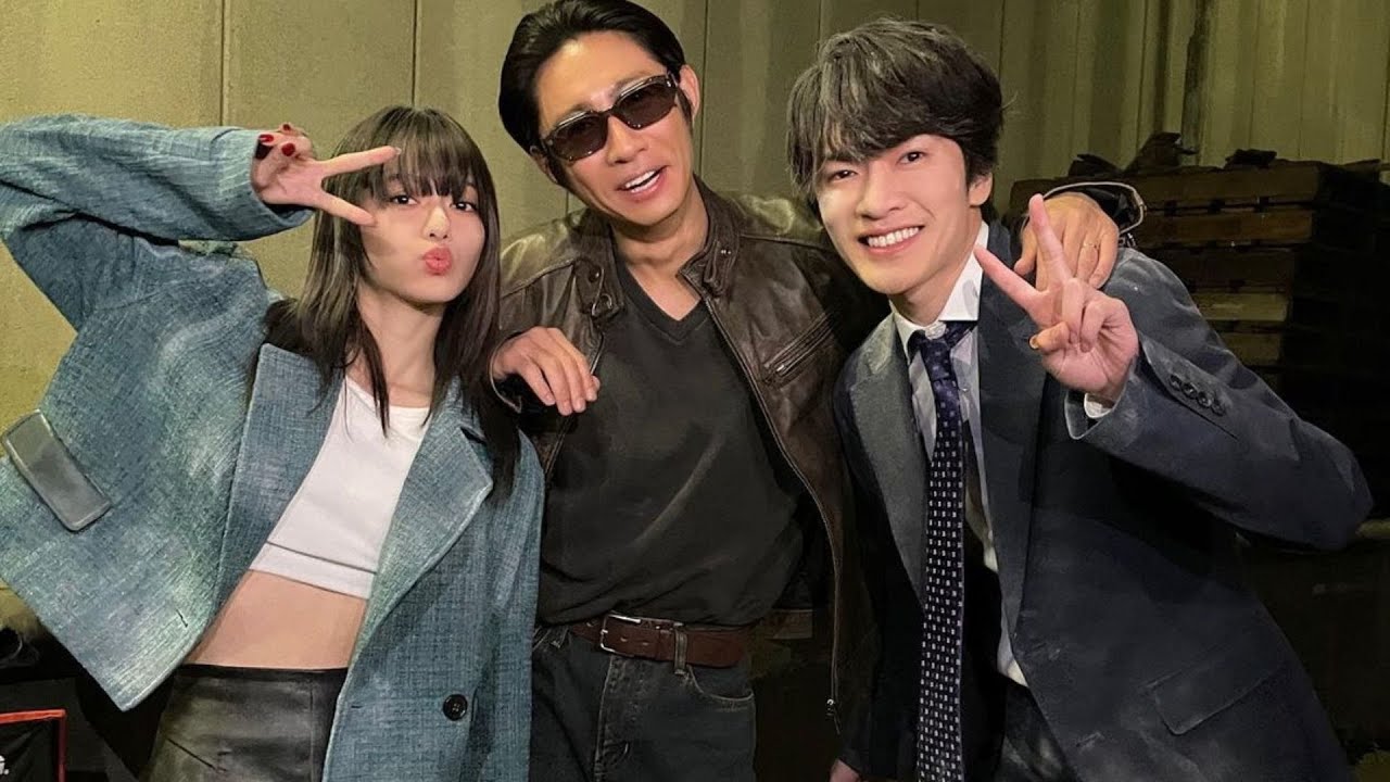 相葉雅紀、Snow Man・深澤辰哉&山本舞香と粉まみれでニッコリ「今日からヒットマン」仲良し感あふれる3人