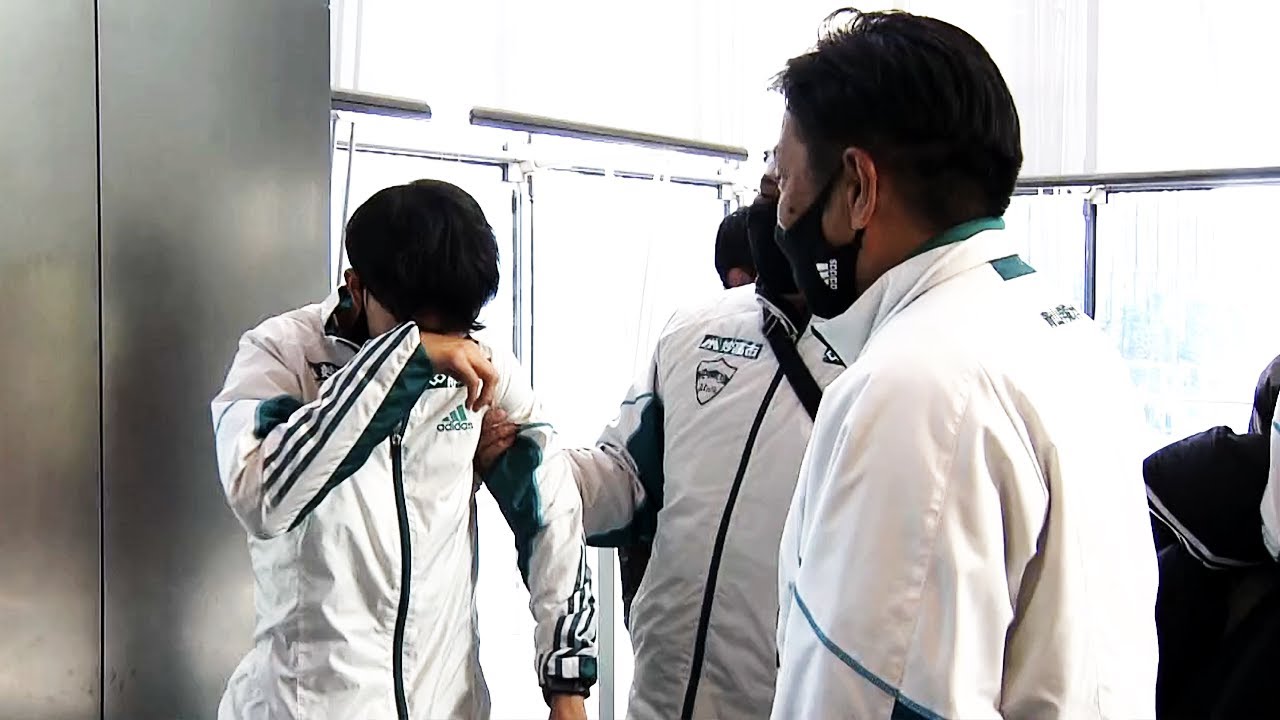 青山学院大学の原晋監督が失速した選手を慰める【箱根駅伝】