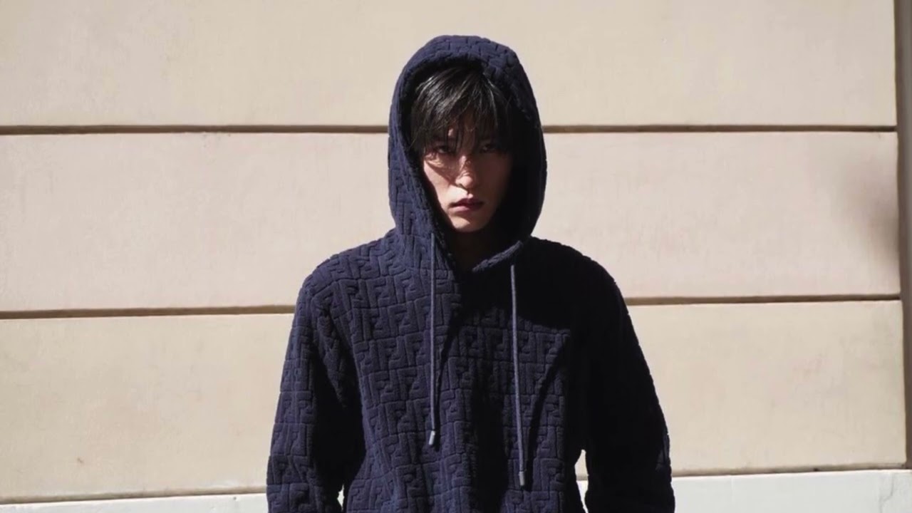 Snow Man目黒蓮、渋谷スクランブル交差点ジャック「フェンディ」動画を一斉放映