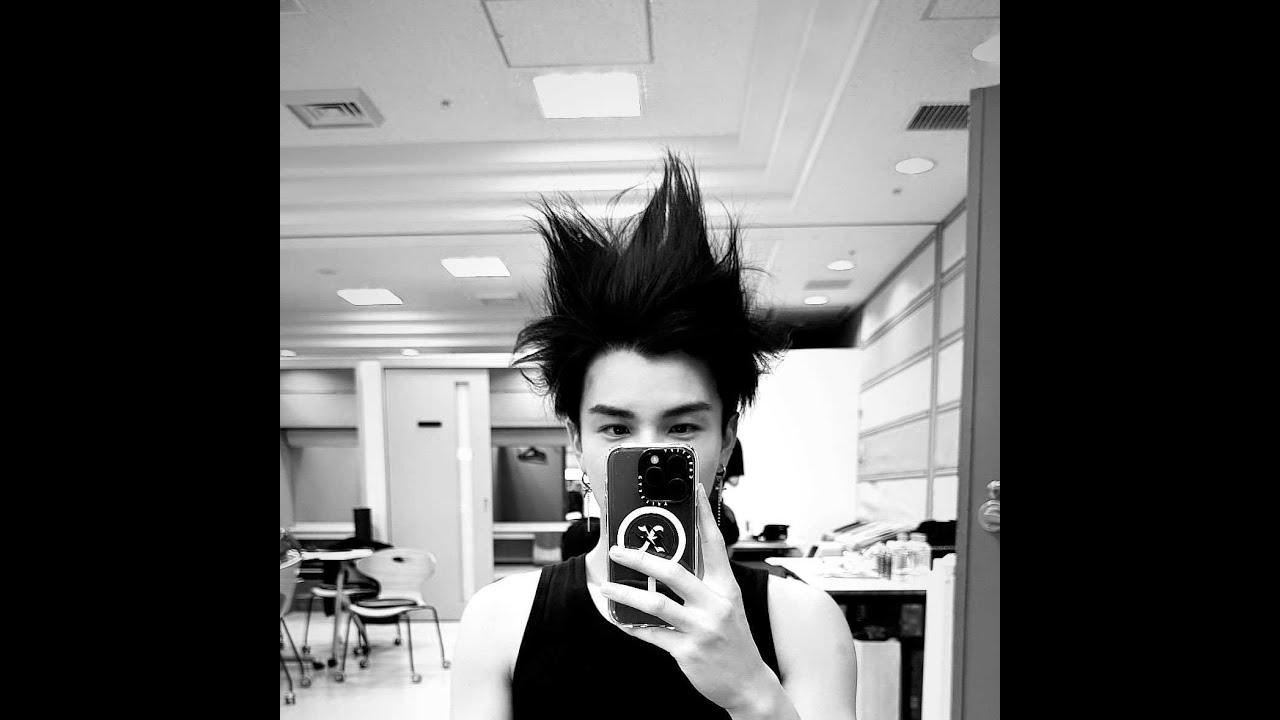 新着- 岩田剛典、クオリティ高すぎるベジータヘアー！お茶目な「メリークリスマス」に癒される