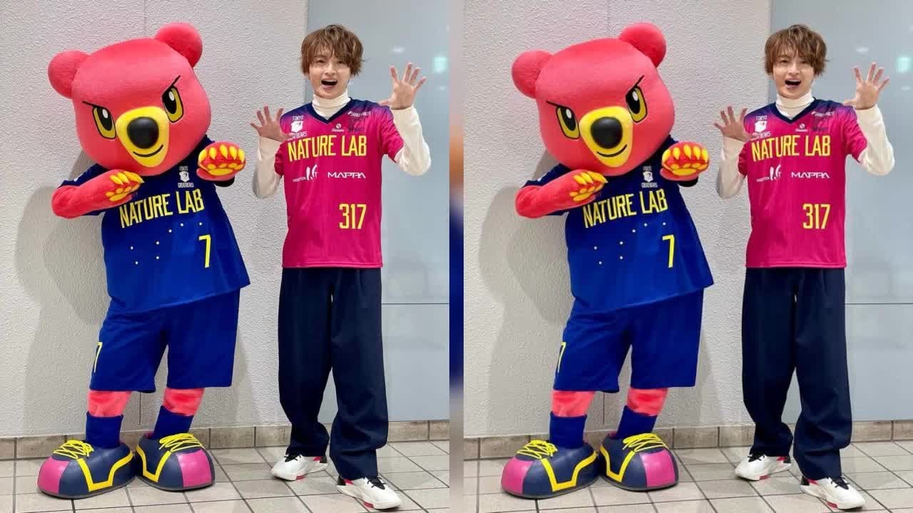 新着- Kis-My-Ft2・玉森裕太、ユニフォーム姿でグレベアくんとガオーポーズ！Vリーグの始球式に登場