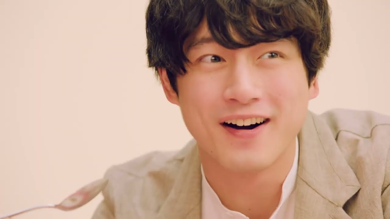 S&B赤缶カレーパウダールウ_赤缶鼎談坂口健太郎編15秒_New