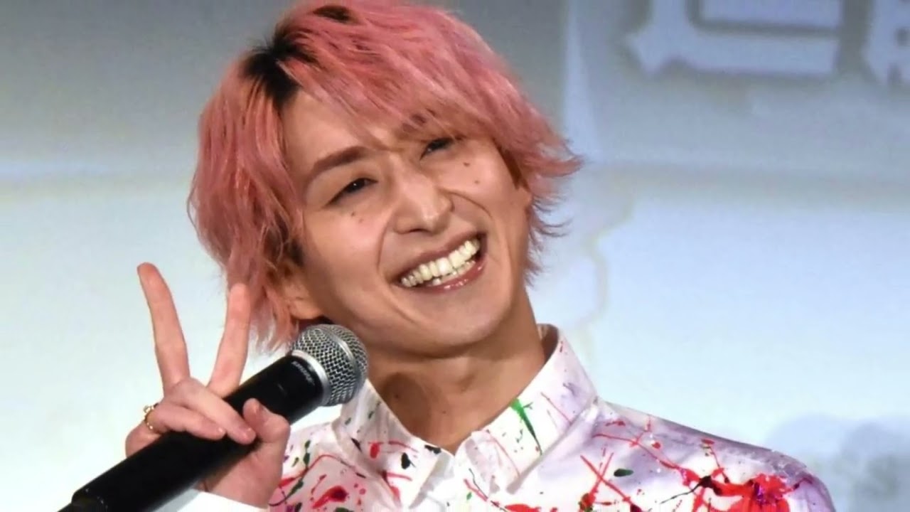 Snow Man佐久間大介が『ラヴィット！』メンバーとの韓国ロケ写真公開！アインシュタイン稲田とのWピンク髪ショットも