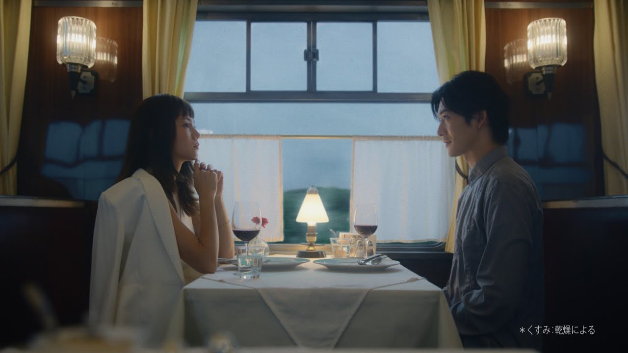 アスタリフト「列車のふたり　ナノマルチショット」篇／富士フイルム