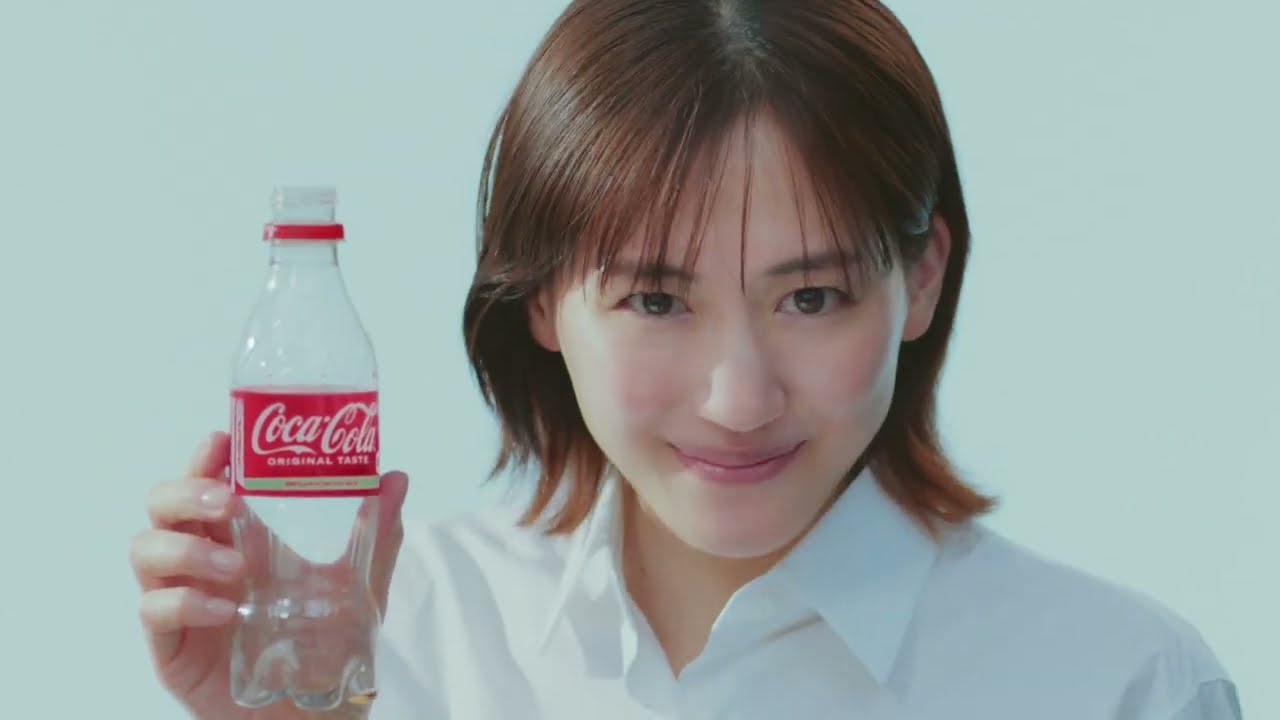 【日本コカ･コーラ】 サスティナビリティ 綾瀬はるか・阿部寛 TVCM「ボトルtoボトル つなぐ綾瀬さん 2024春」篇 15秒 The Coca-Cola Japan Company TVCF