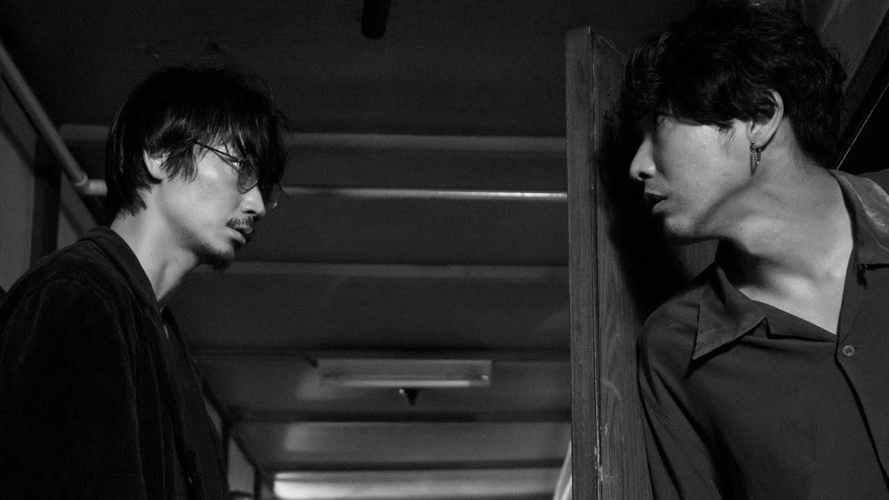 綾野剛、図太い柄本佑にイラついて一触即発!?映画『花腐し』本編映像