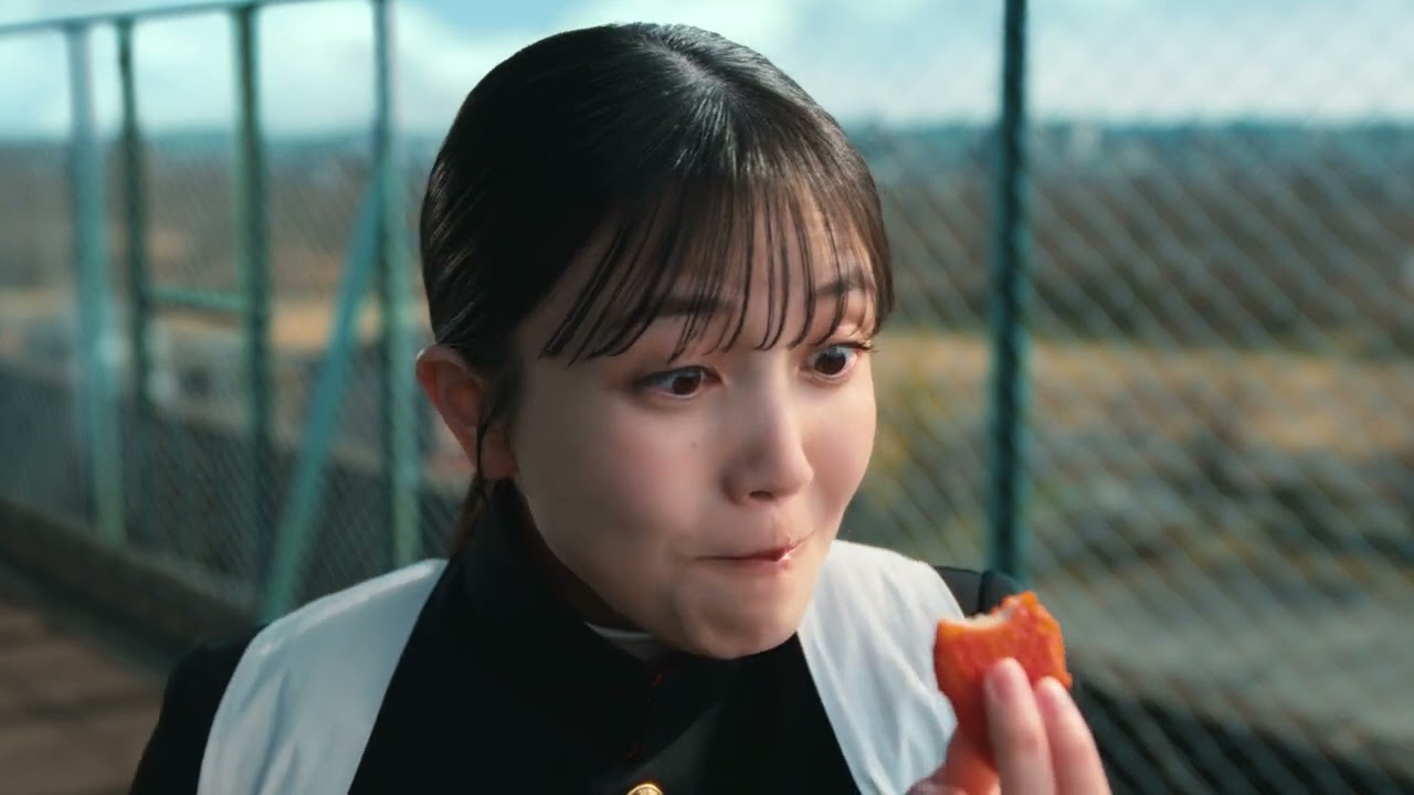 岡田准一、乃木坂46・久保史緒里出演／マクドナルド新CM「スパイシーチキンマックナゲット『応援って意味ありますか？』」篇 30秒