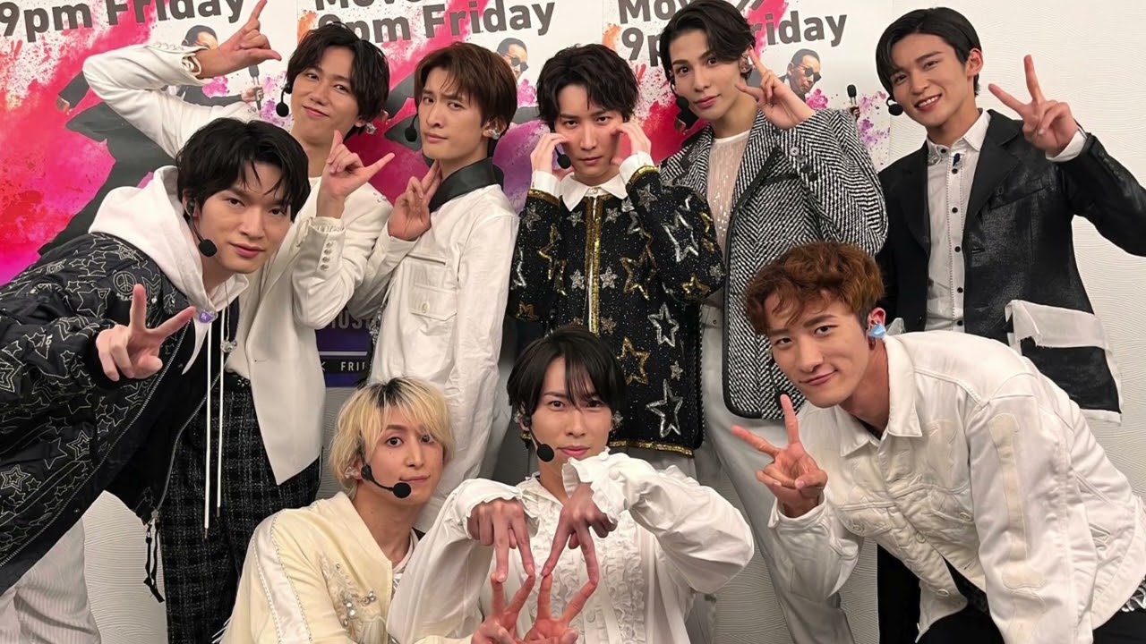 Snow Man向井康二とSixTONESジェシーのあいだにひょっこり阿部亮平！『WE ARE!』コン舞台裏仲良しショット公開