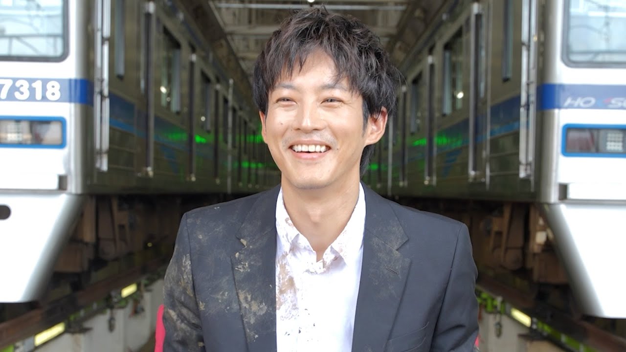 松坂桃李、夏の汚れたスーツ撮影でも笑顔！爽やかさにときめく「熱中症に気をつけて」気遣う場面も「Smart Made Housing.」新TVCMメイキング・インタビュー