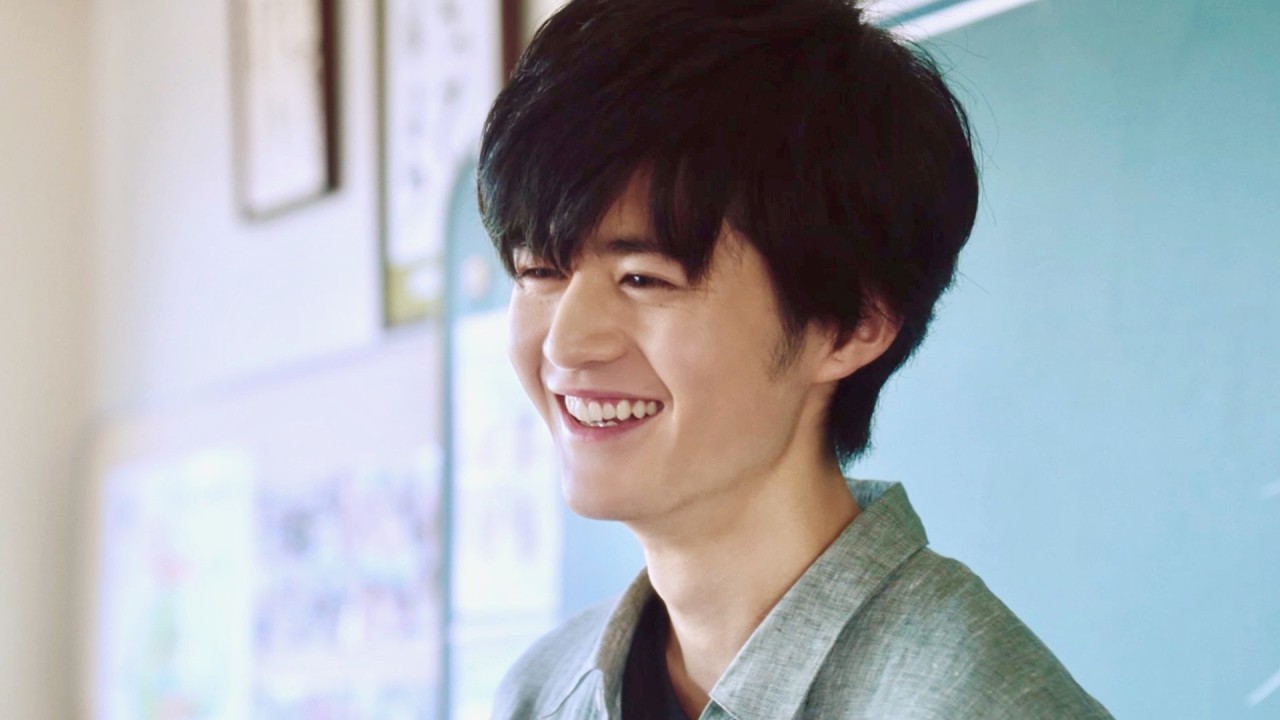 鈴鹿央士、地元高校にサプライズ訪問！岡山弁でメッセージも／SUENAGA CM＋インタビュー＋メイキング